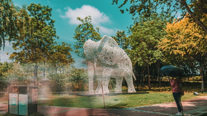 河南省郑州市中原区雕塑公园文字大象延时