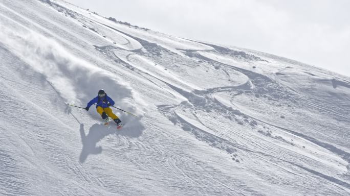 滑雪下山滑雪场雪山速降滑雪装备