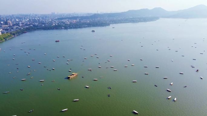 航拍浙江杭州满是游船的西湖湖面