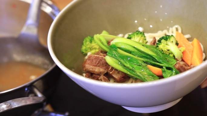 牛肉面制作过程