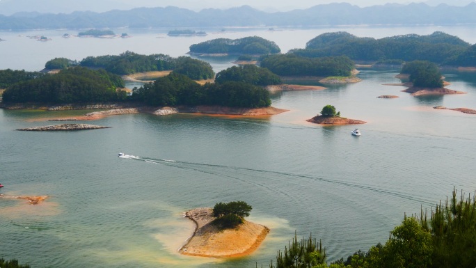 4K原创)千岛湖景区全景游船湖面小岛