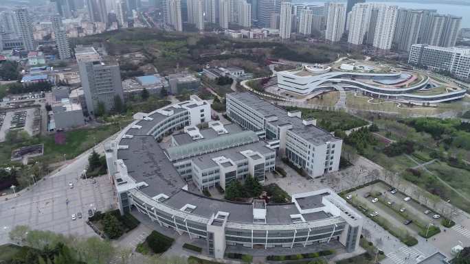 4k航拍中国石油大学华东青岛校区教学楼