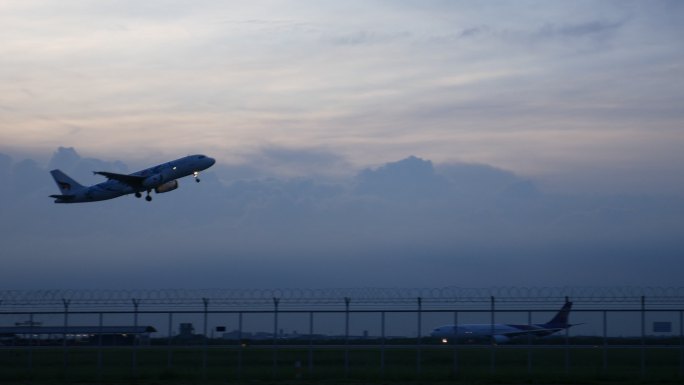 飞机起飞客机升空飞起来