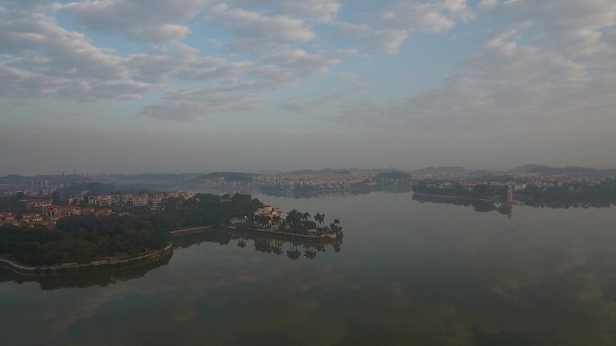 南海仙湖氢谷霞光湖色宛如仙境