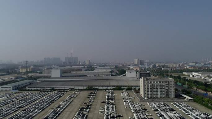 航拍襄阳二汽东风风神物流基地新车停车场