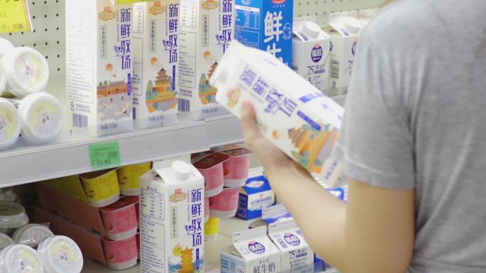超市选购买牛奶酸奶升格