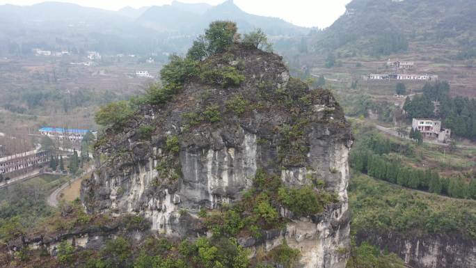 航拍贵州大山里的风景山石