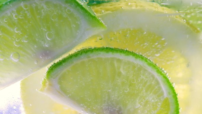 柠檬汽水果汁冰块入水慢动作融化低温夏天夏