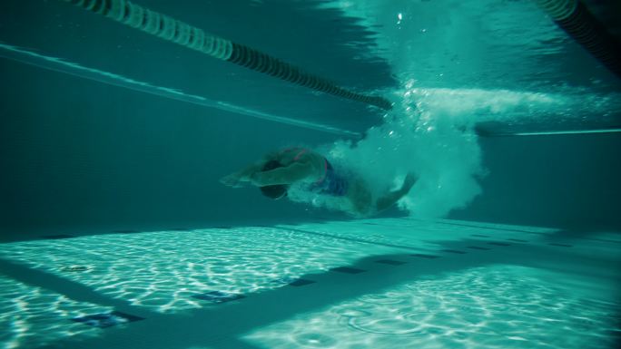 运动员跳入游泳池入水潜泳蝶泳残运会奥运精