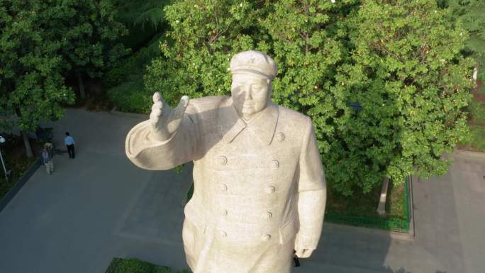 郑州人民广场毛主席塑像