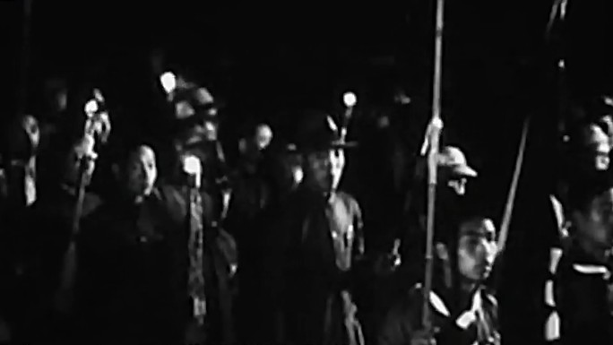 上世纪30年代武汉庆祝胜利舞龙灯
