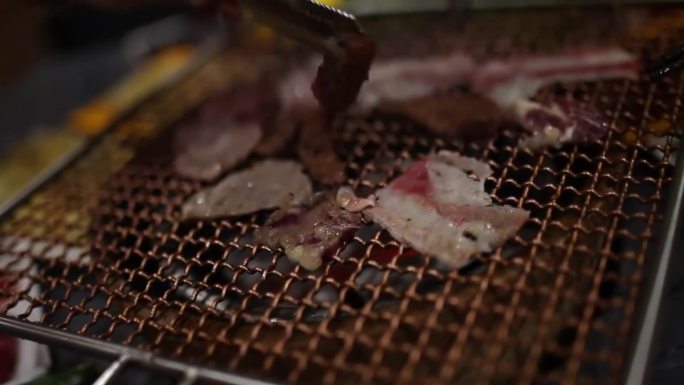 烤肉炭火烤肉视频素材食材筛网烤肉