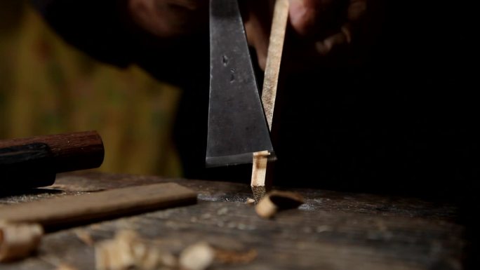 老木匠木工匠人老手艺人刨子凿子锯子刨木头
