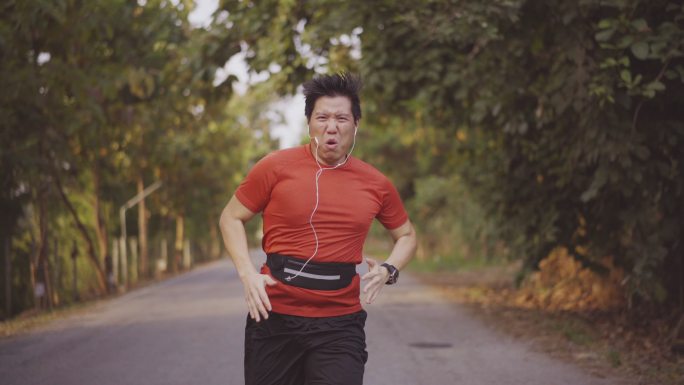 男子短跑运动员跑道户外晨跑