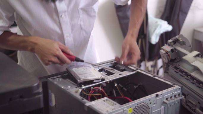 【4K高清原创】修理电脑整理办公设备