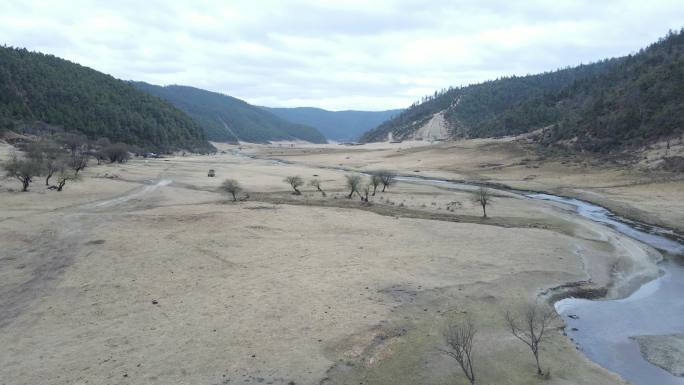 香格里拉藏区高原河流航拍