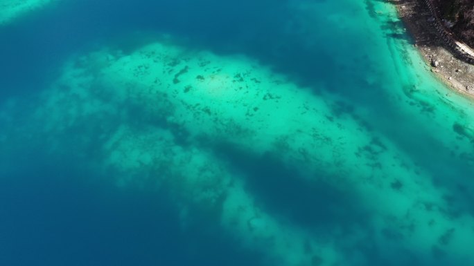 清澈湖水——九寨沟长海