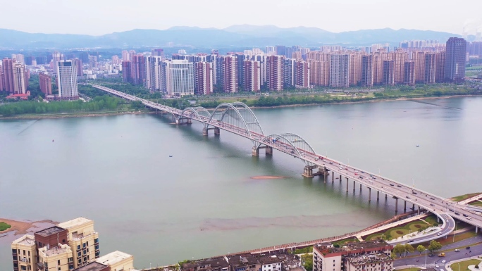 4K航拍雨后的江西吉安大桥