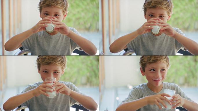 喝牛奶的小男孩外国人美国人欧美