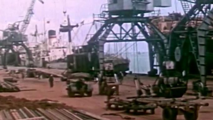 七十年代港口码头运输货物