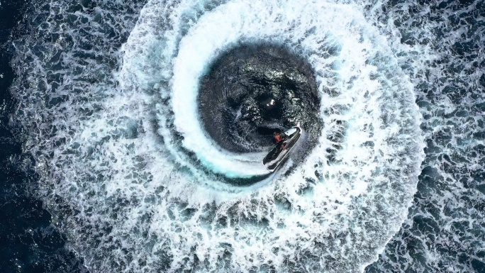 水上摩托转圈轮船邮轮帆船旅游极限运动