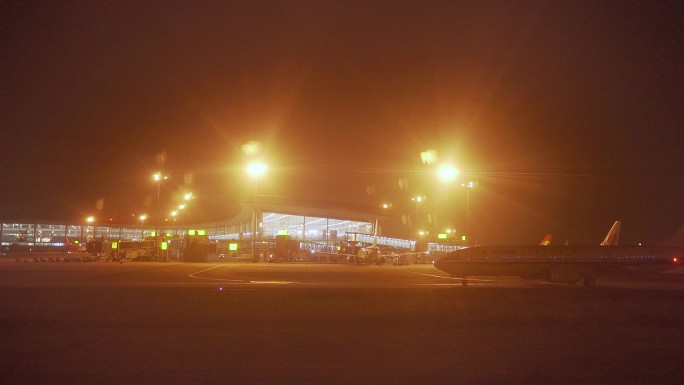 机场夜晚
