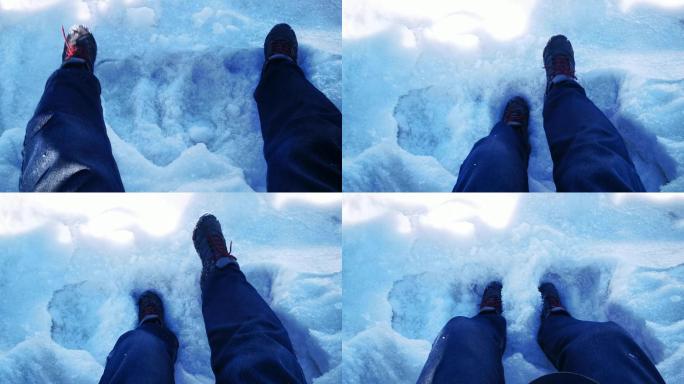 在结冰的海面上玩冰