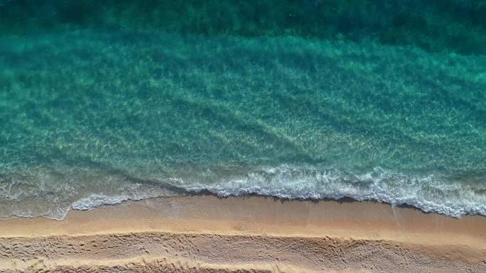 清澈的蓝色海洋蔚蓝碧蓝海水日光旅行休闲