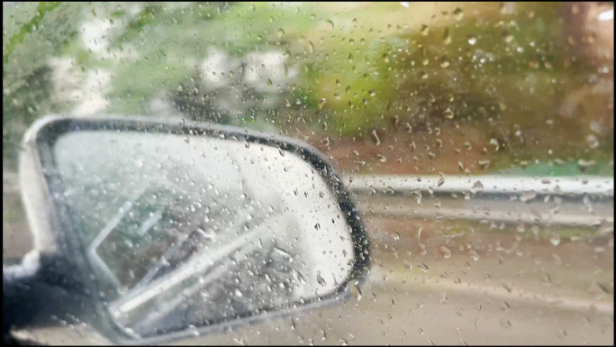 雨天高速车窗外风景4k