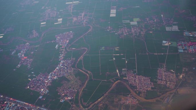 俯瞰地面大地农田