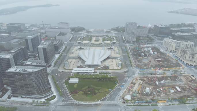 航拍上海临港滴水湖公交总站全景空境4K