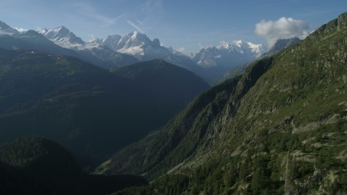 河坝和山谷水库大坝山间