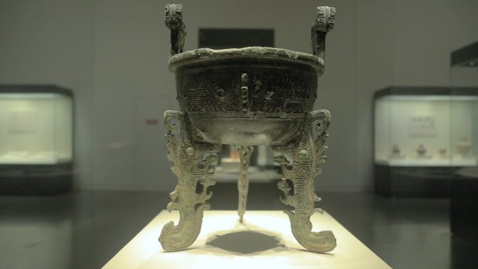中国国家博物馆夔龙形扁足青铜鼎