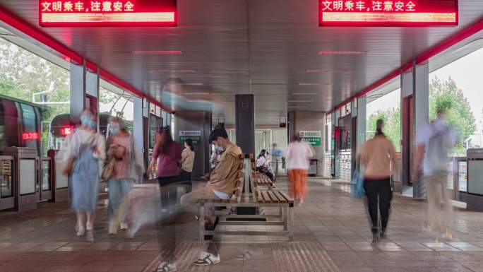 郑州BRT车站站台延时摄影