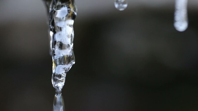 水滴时间流逝冬去春来冰块消融