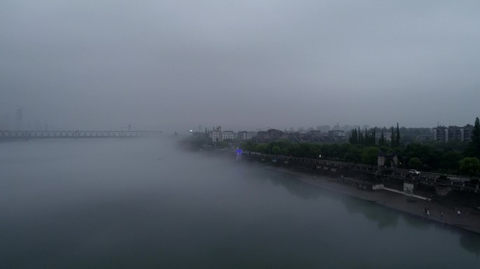 航拍襄阳汉江平流雾城市风光