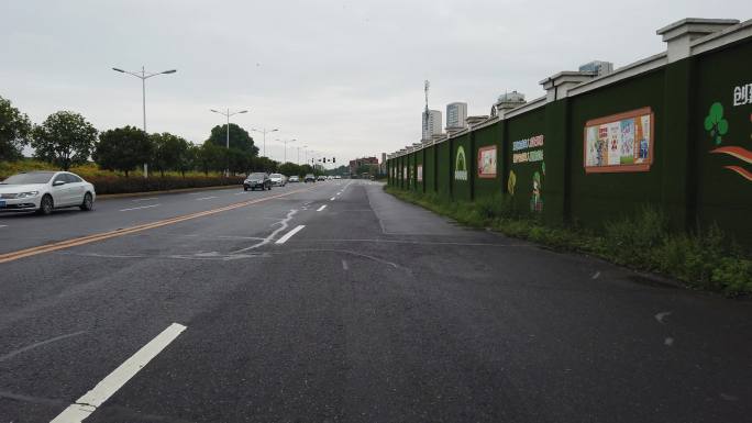 襄阳城市街道车辆行驶街拍