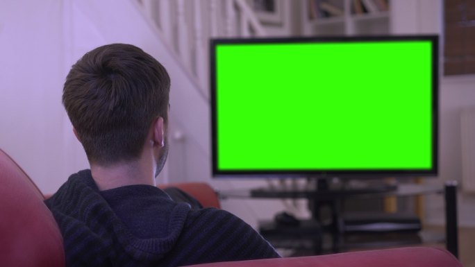 绿屏看电视，换频道。