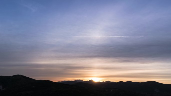 夕阳晚霞群山落日火烧云霞