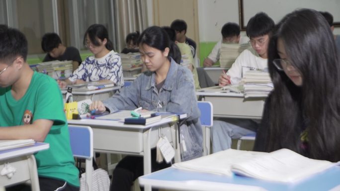 高中课室上课学生学习学校老师