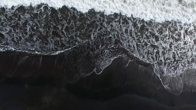 巴厘岛火山海滩黑色4K航拍海边海浪