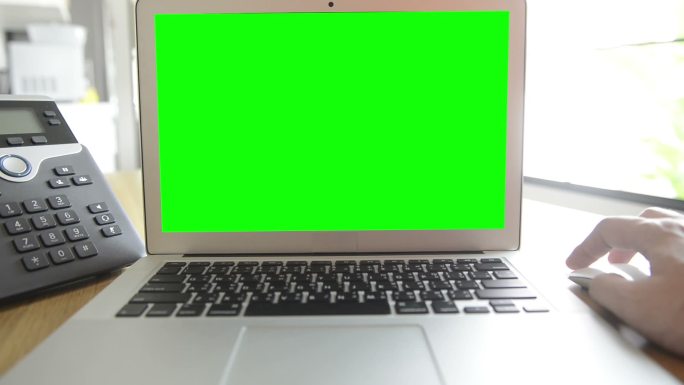 使用绿屏电脑