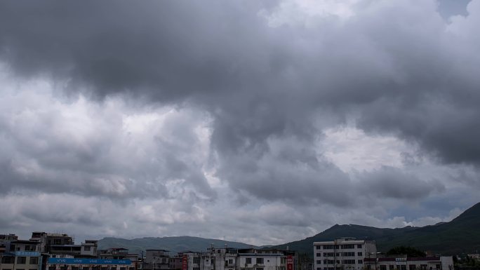 风雨欲来乌云密布灰色天空