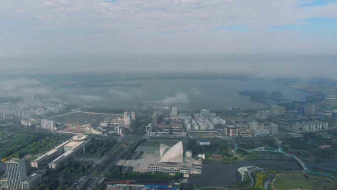 4K航拍上海南汇临港滴水湖起雾全景