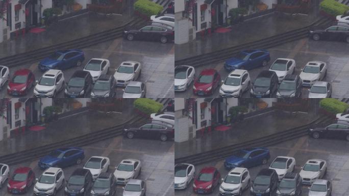 2.8K大雨中的停放车辆