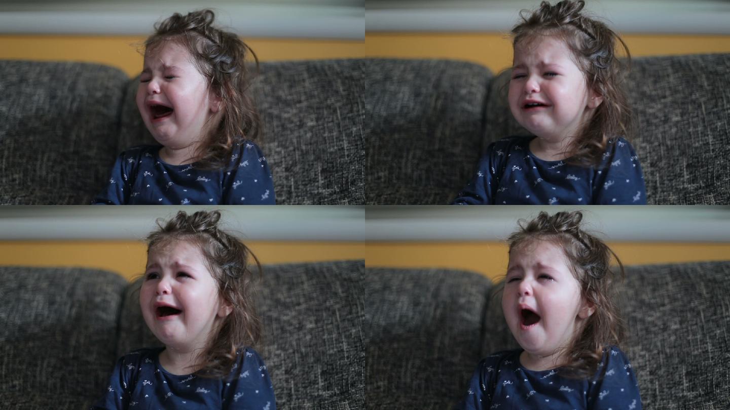 女孩哭喊广告陪伴生活婴儿产品亲子互动快乐