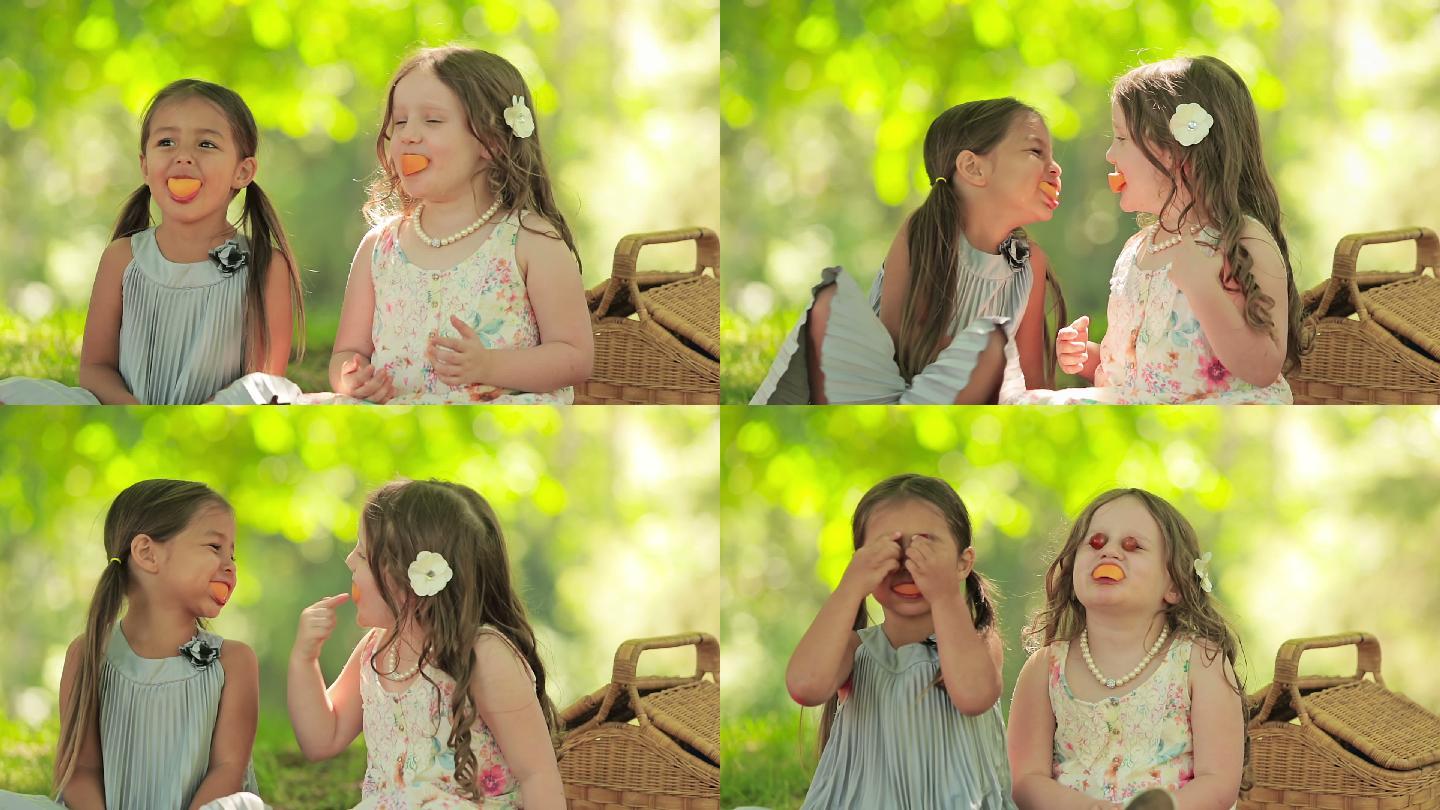 两个女孩吃水果很开心