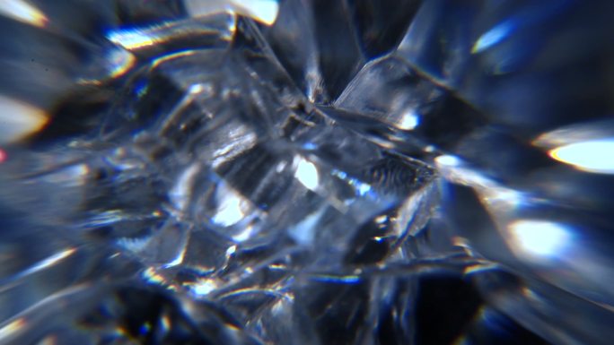 玻璃反射唯美裸钻钻石闪耀光泽钻戒璀璨晶莹