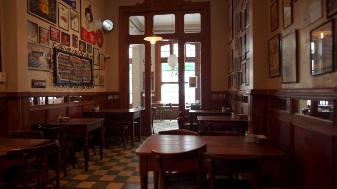 布宜诺斯艾利斯当地咖啡馆内部