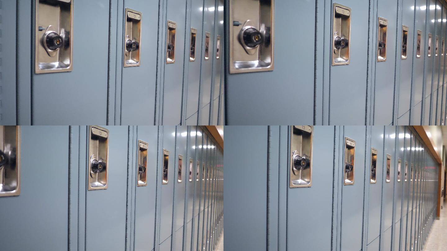 学校走廊里的一长排储物柜